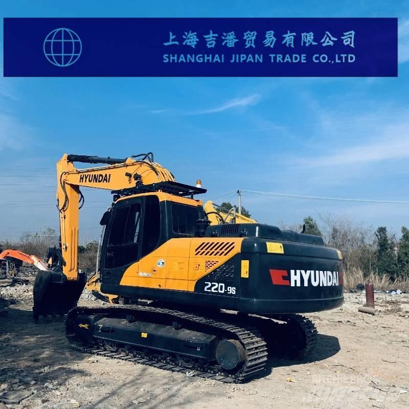 Hyundai R220 履带挖掘机