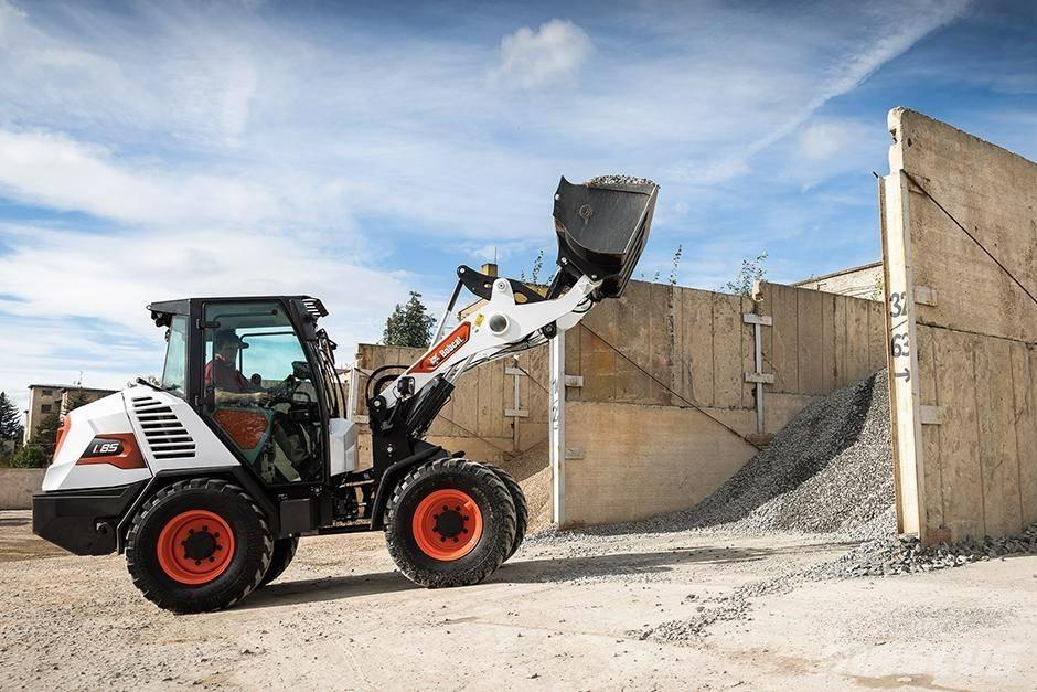 Bobcat L 85 前装载和挖掘机