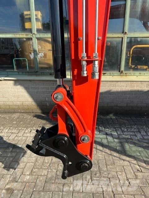Kubota KX 080-4 中型挖掘机