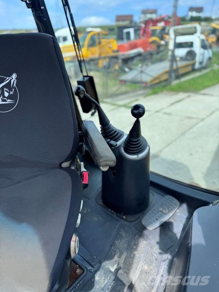 JCB 3CX 反铲装载机