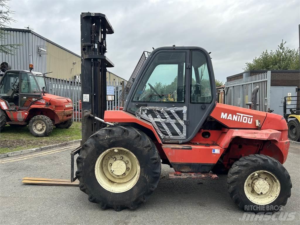 Manitou M26-4 越野叉车|叉装车