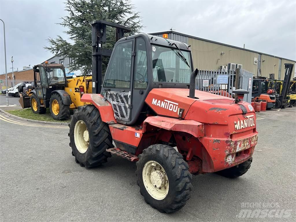 Manitou M26-4 越野叉车|叉装车