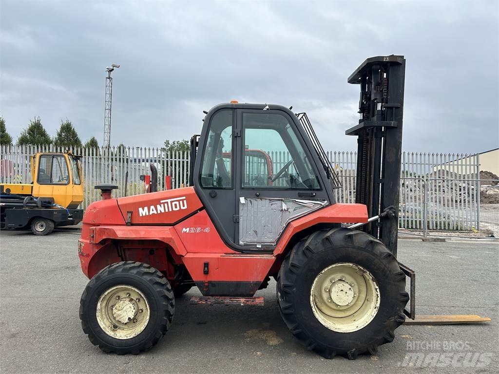 Manitou M26-4 越野叉车|叉装车