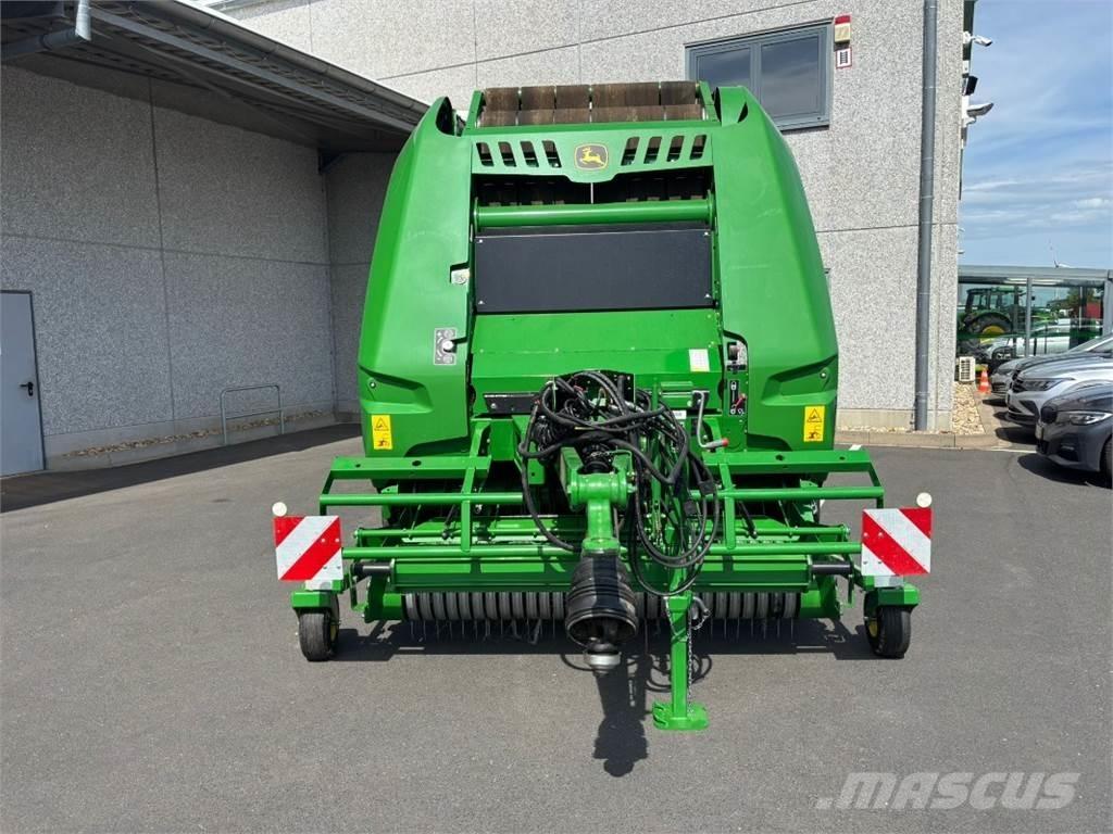 John Deere V451M 圆捆打捆机