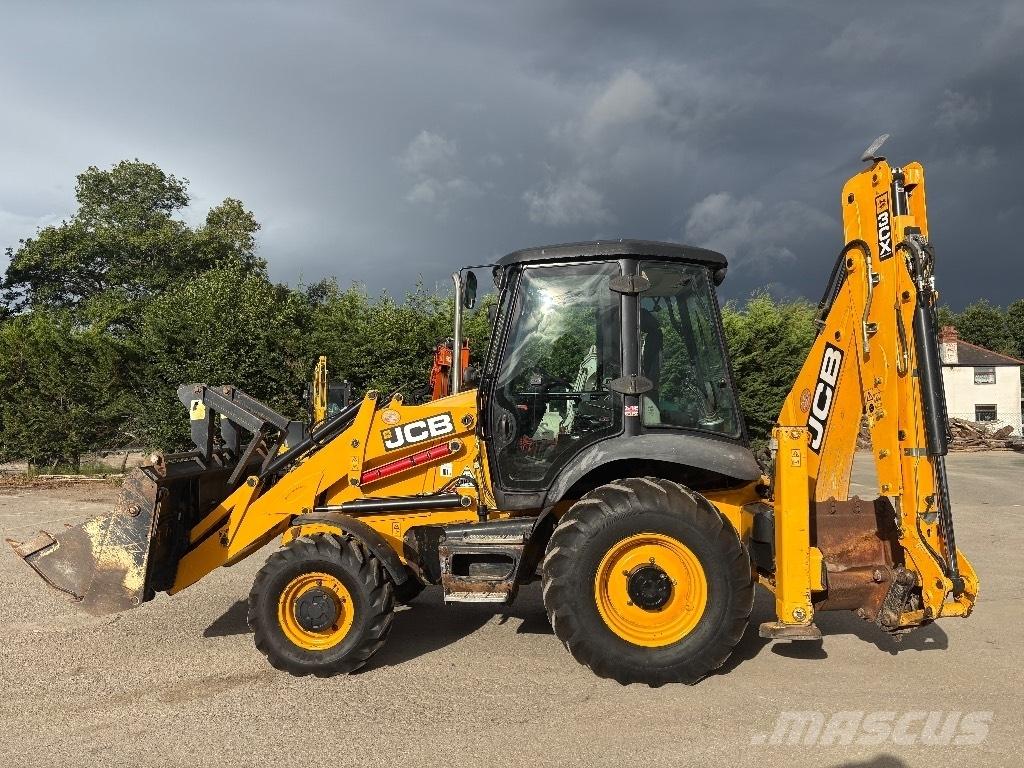 JCB 3CX 反铲装载机