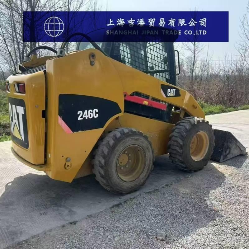 CAT 246 C 滑移装载机