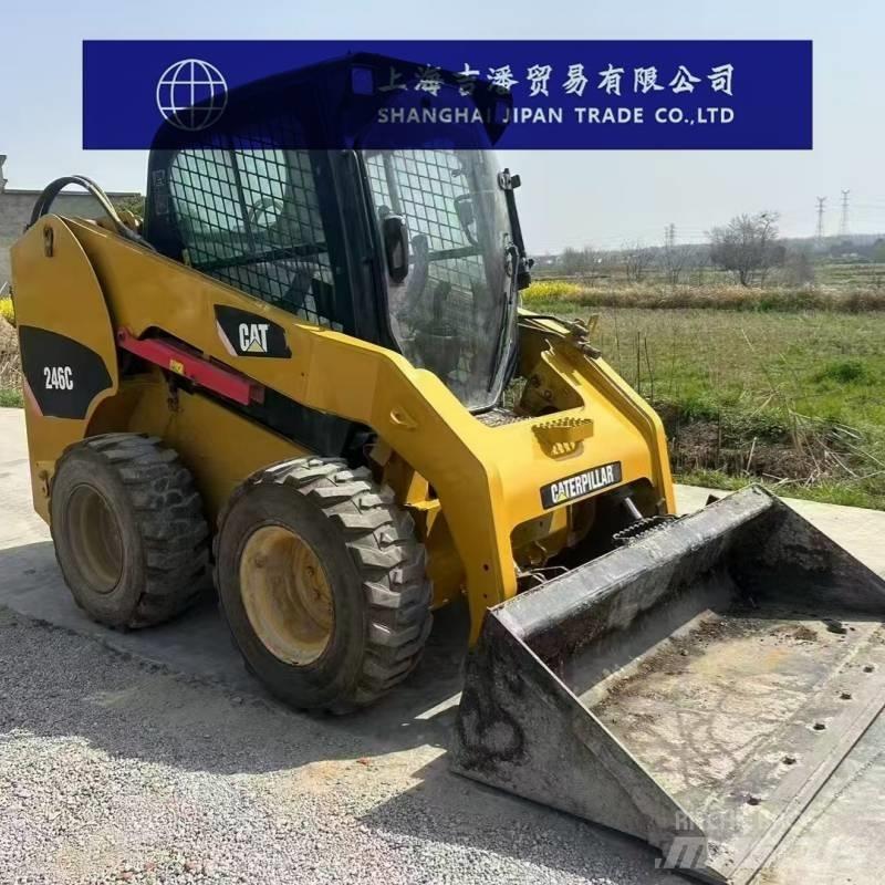 CAT 246 C 滑移装载机