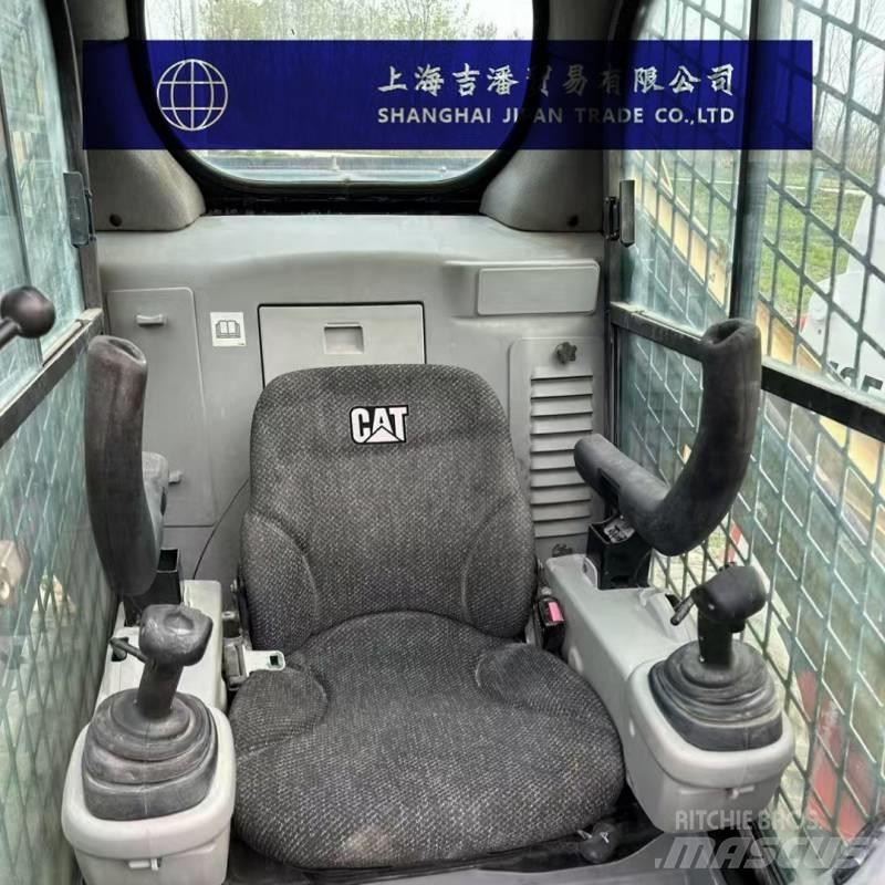 CAT 246 C 滑移装载机