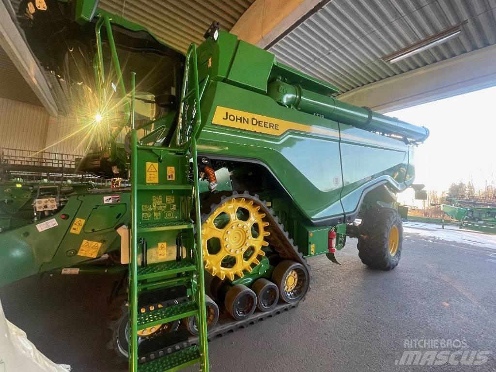 John Deere X9 1100 联合收割机