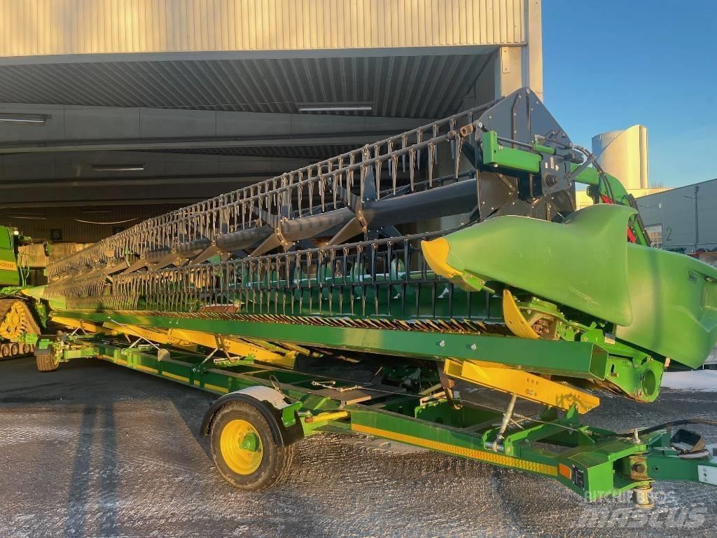 John Deere X9 1100 联合收割机