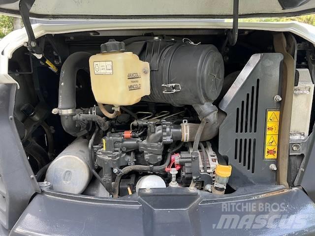 Bobcat E50R2 小型挖掘机