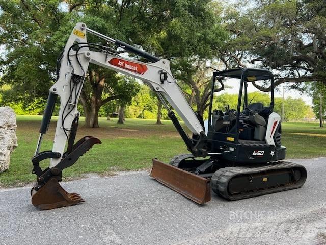 Bobcat E50R2 小型挖掘机