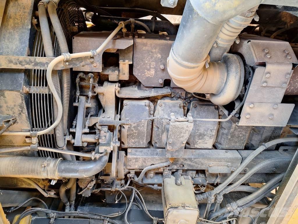 Komatsu HD605-7EO 刚性自卸车