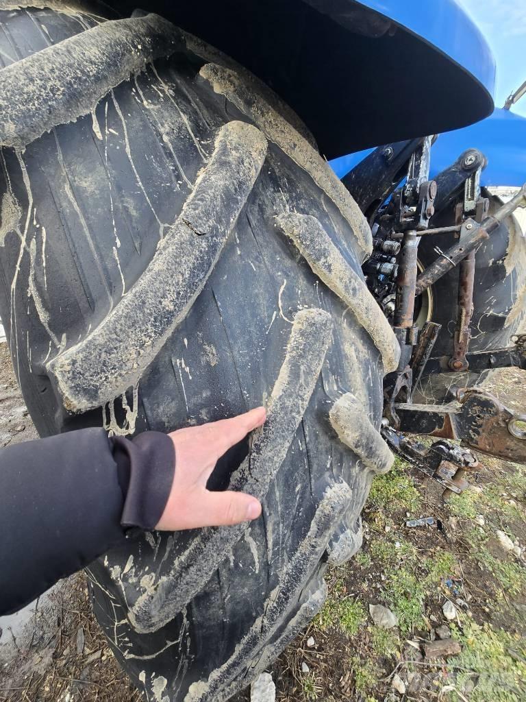 New Holland T 8030 拖拉机/农用车