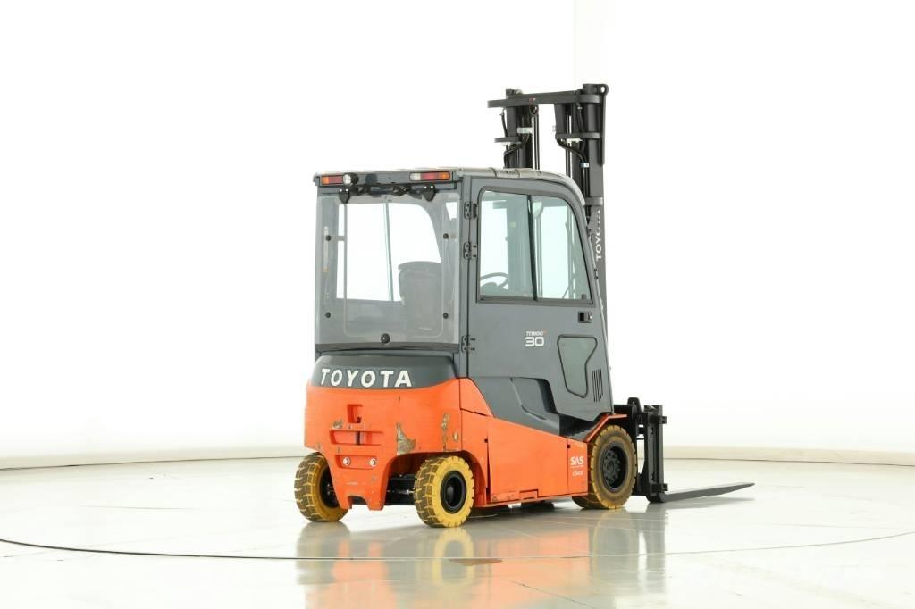 Toyota 8 FBMT 30 电动叉车