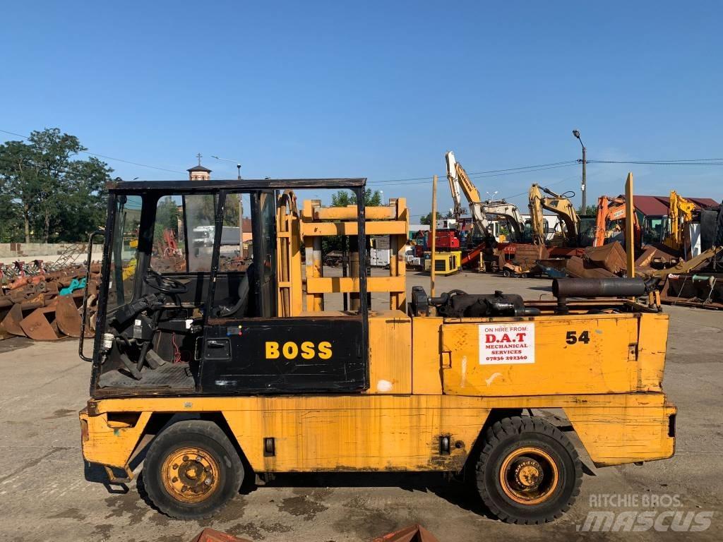 Boss LB546 侧卸式铲车