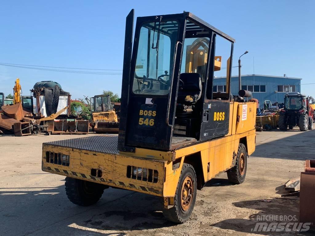 Boss LB546 侧卸式铲车