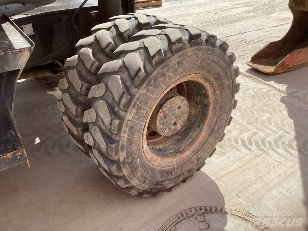 Komatsu PW 160-7E0 轮式挖掘机