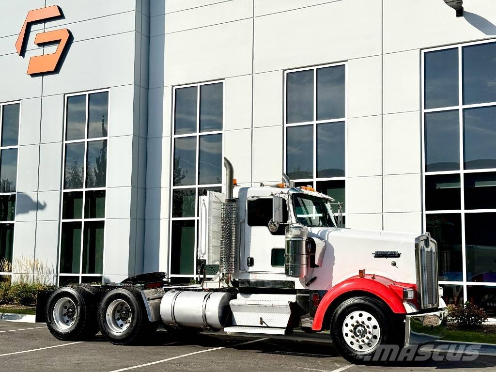 Kenworth W 900 牵引车