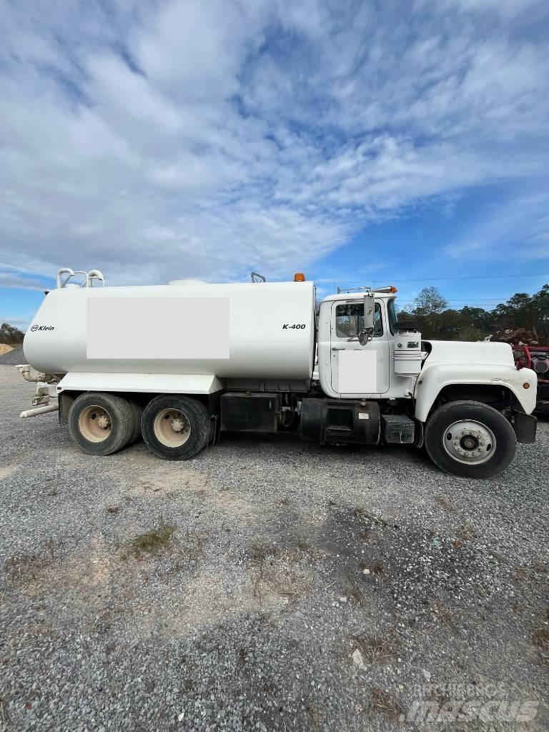 Mack RD 688 水罐车