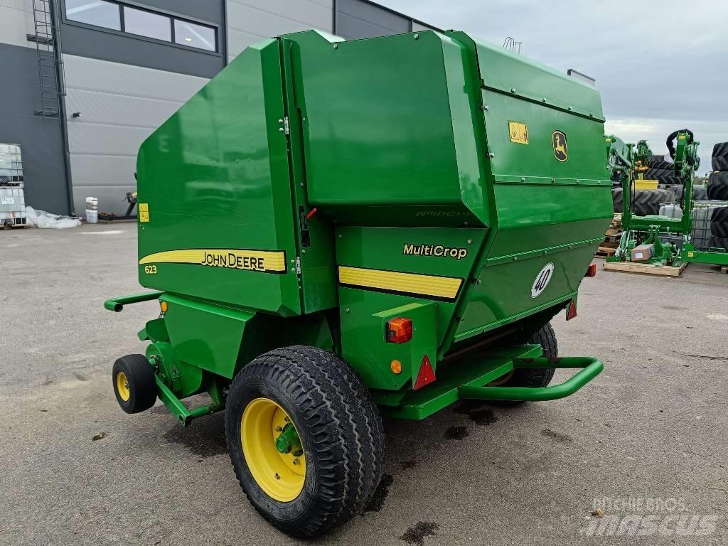 John Deere 623N 圆捆打捆机