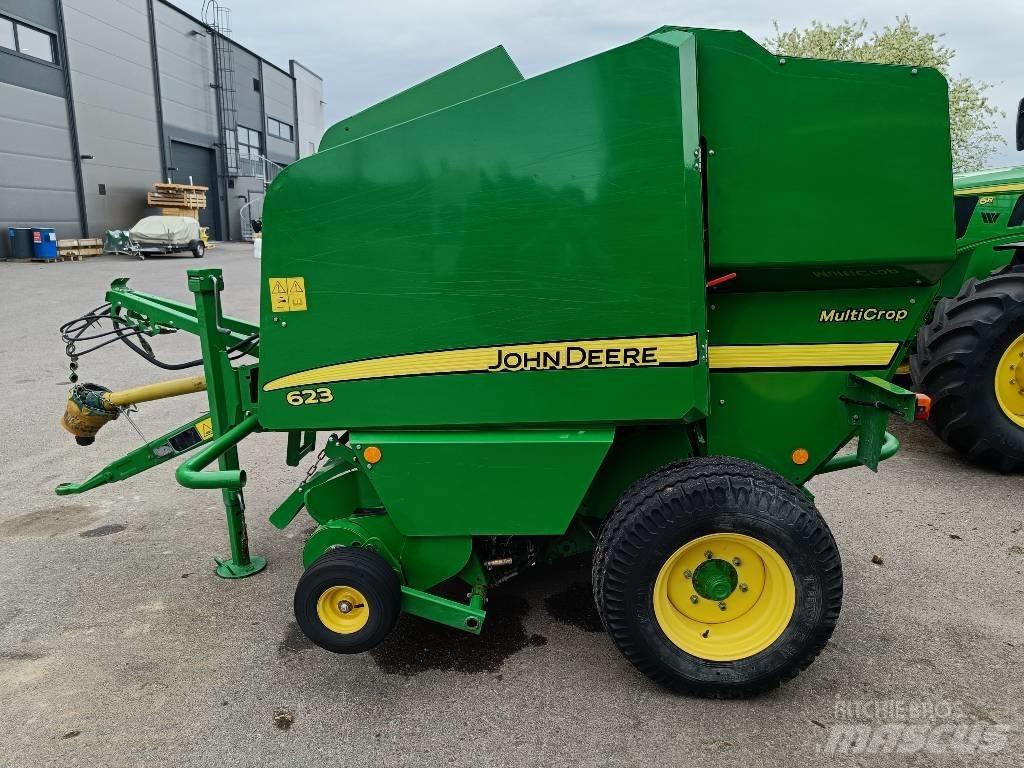 John Deere 623N 圆捆打捆机