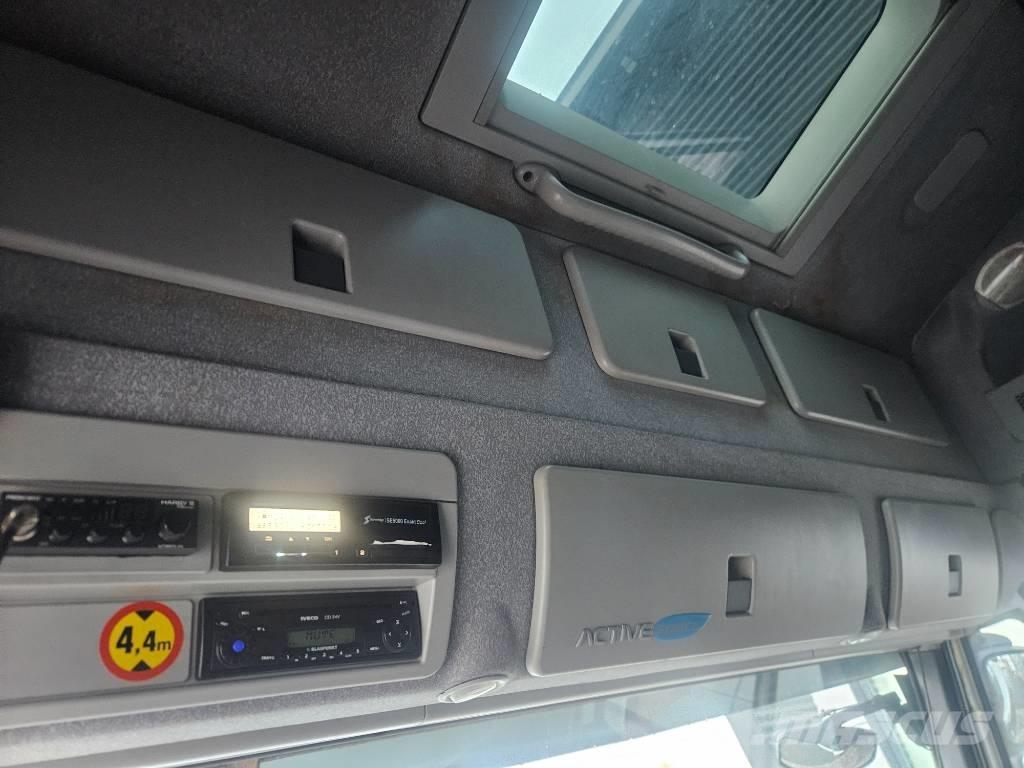 Iveco Stralis 6x2 厢式货车