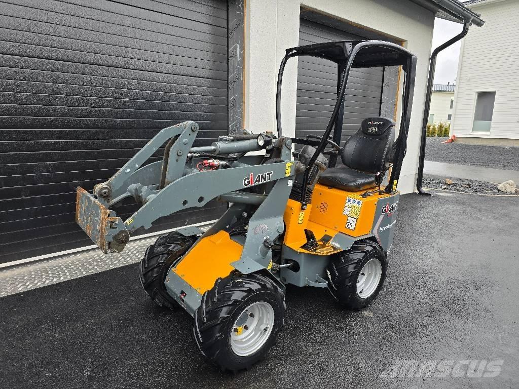 GiANT D 204 SW 小型装载机