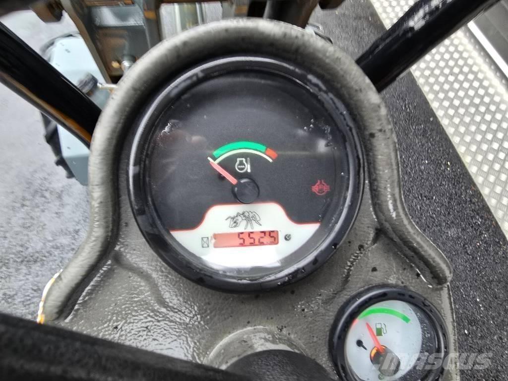 GiANT D 204 SW 小型装载机