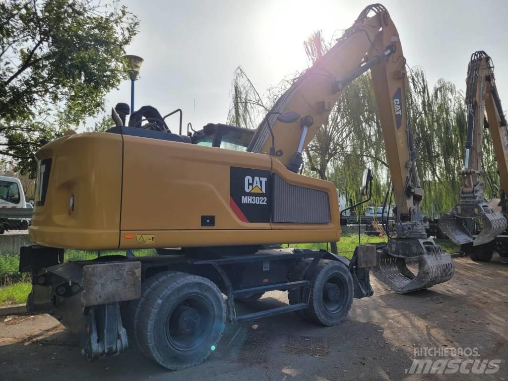 CAT mh3022 轮式挖掘机