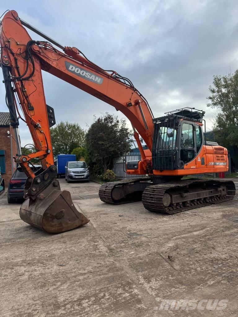 Doosan DX 225 LC 履带挖掘机