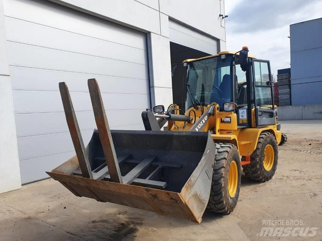 Volvo L 30 G 移动式破碎机