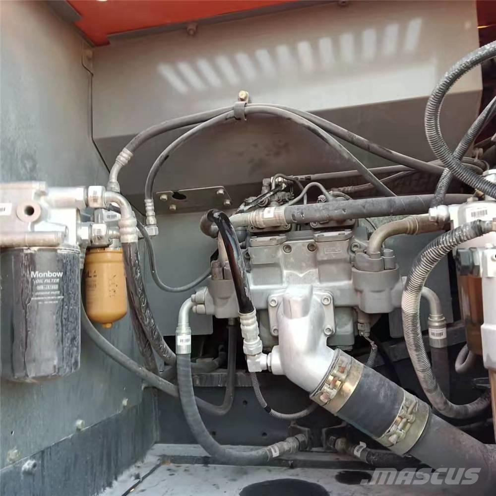 Hitachi ZX210 履带挖掘机