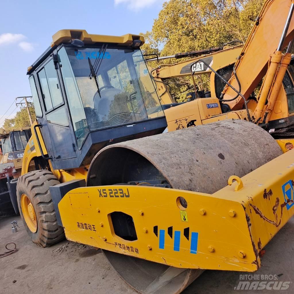 XCMG XS 143 J 单轮压路机