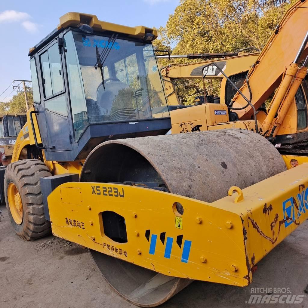 XCMG XS 143 J 单轮压路机