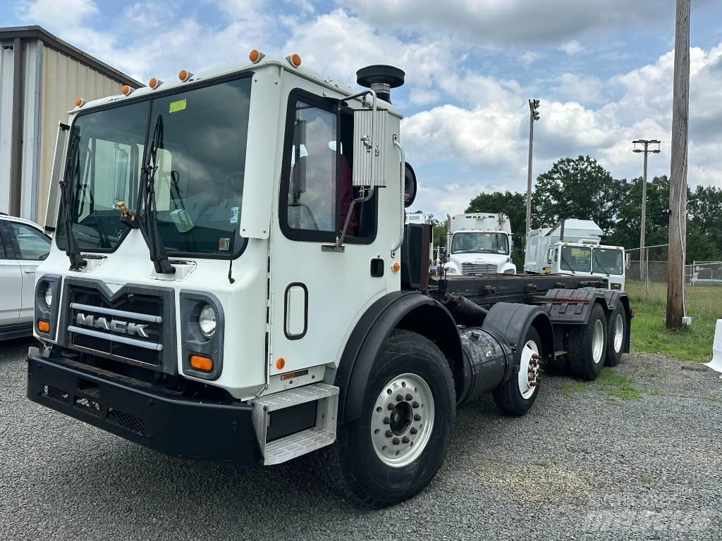 Mack MRU613 垃圾车