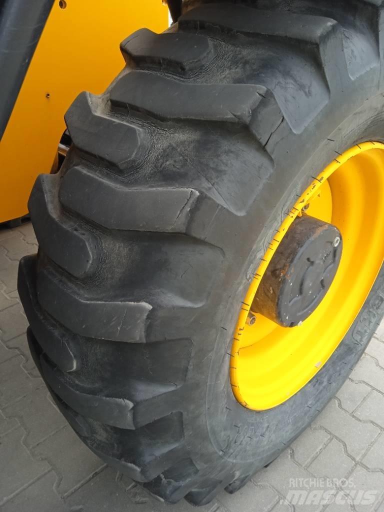 JCB 540-140 伸缩臂叉装车|叉装车