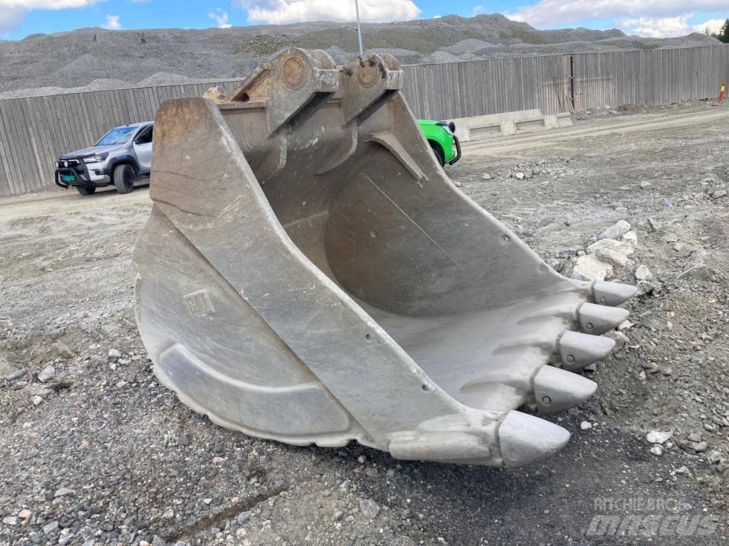 CAT 365 C L UHD/33M 组装挖掘机
