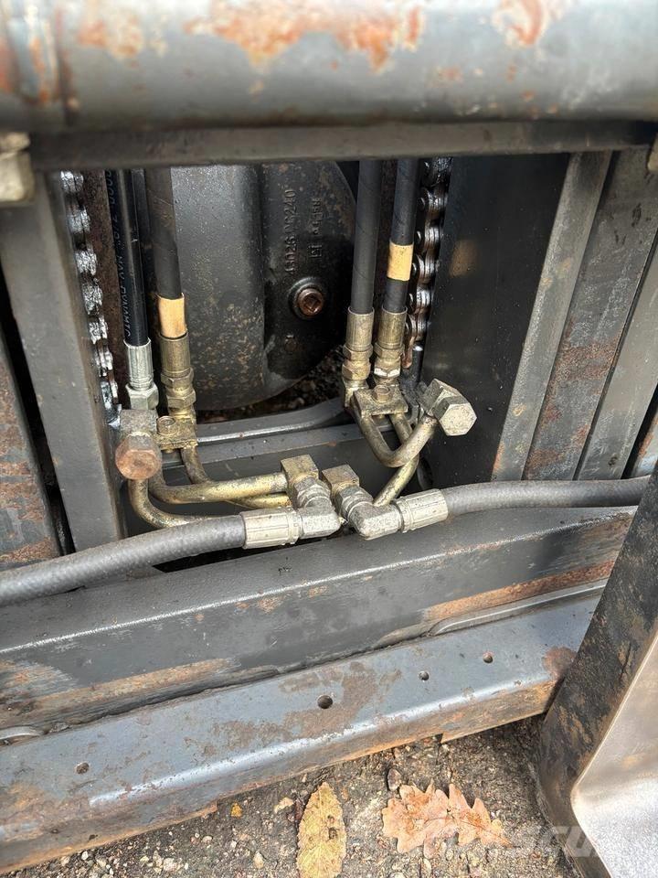 Nissan UGD02 A 30 PQ 天然气叉车