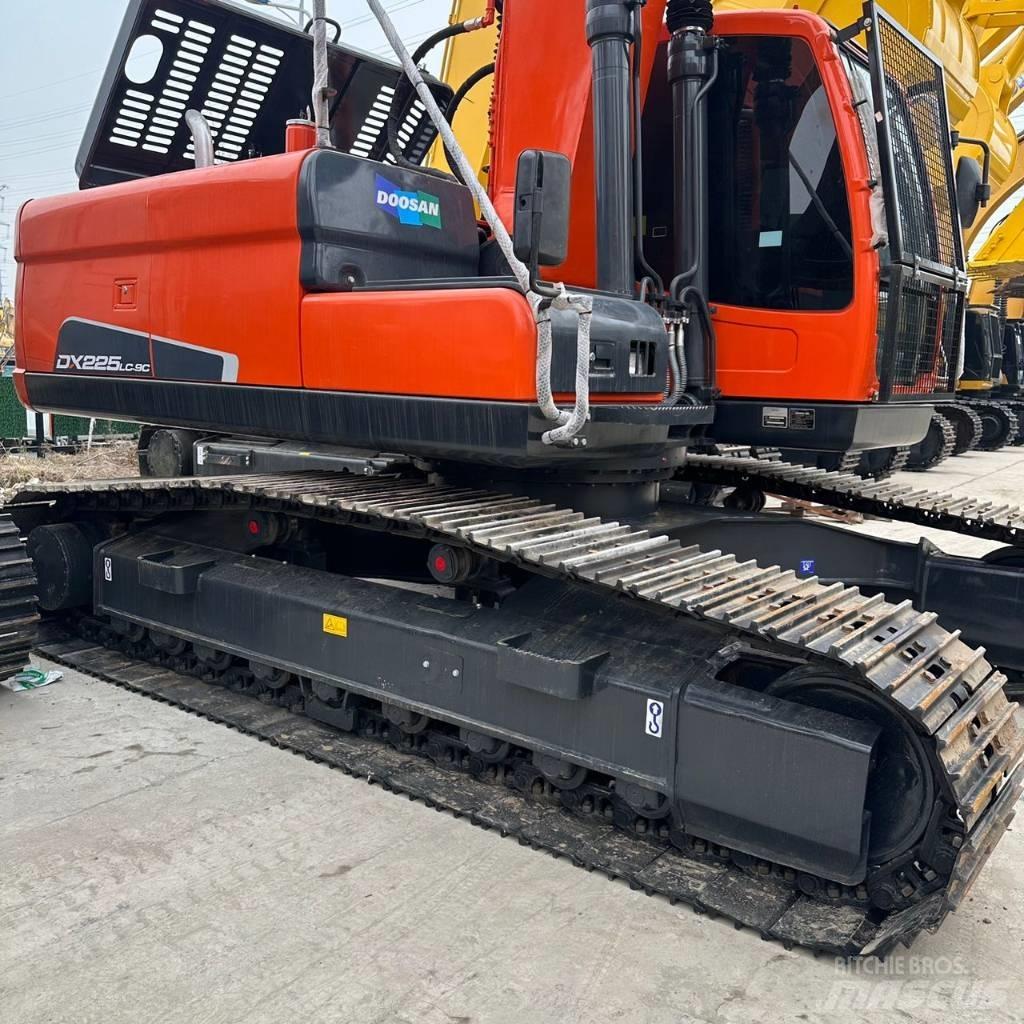 Doosan DX225LC-9 履带挖掘机