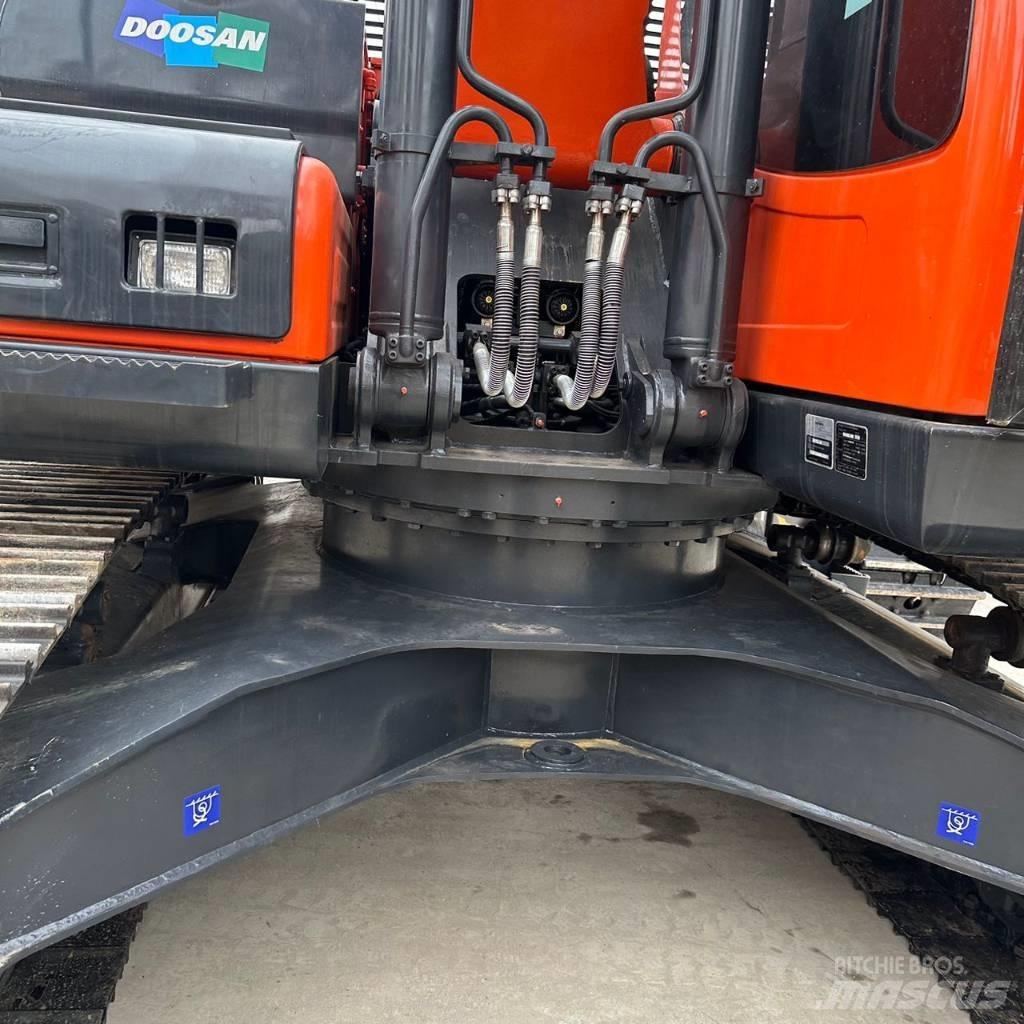 Doosan DX225LC-9 履带挖掘机