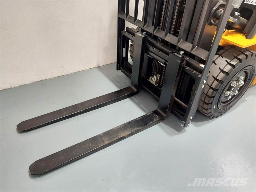  MB Forklift EFL353 电动叉车