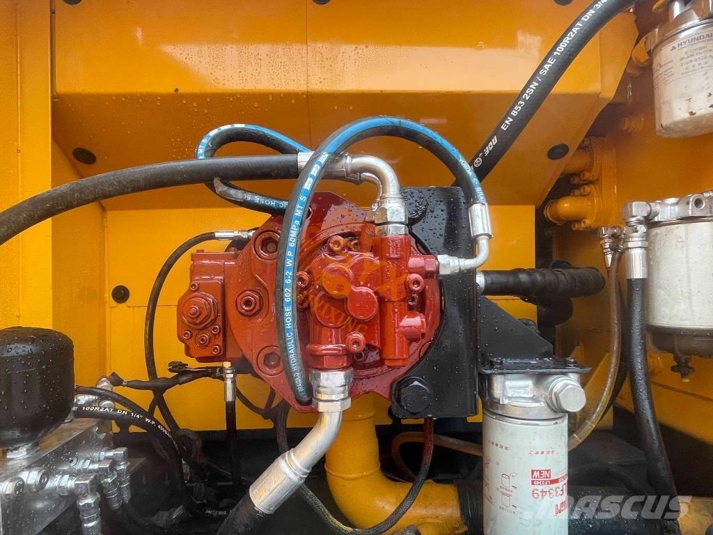 Hyundai R220LC-9 履带挖掘机