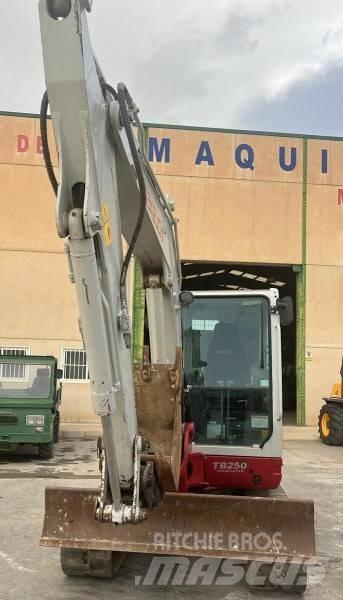 Takeuchi TB 250 小型挖掘机