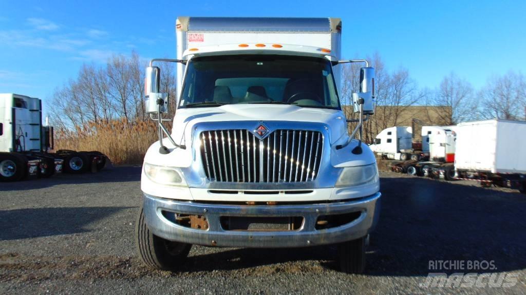 International 4300 厢式货车