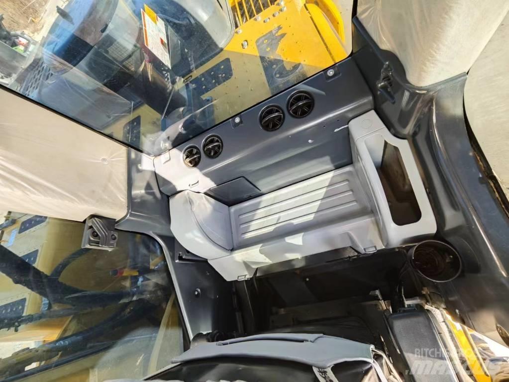 Komatsu PC 240-8 履带挖掘机