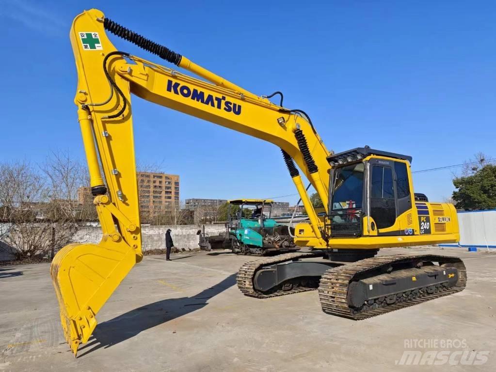Komatsu PC 240-8 履带挖掘机