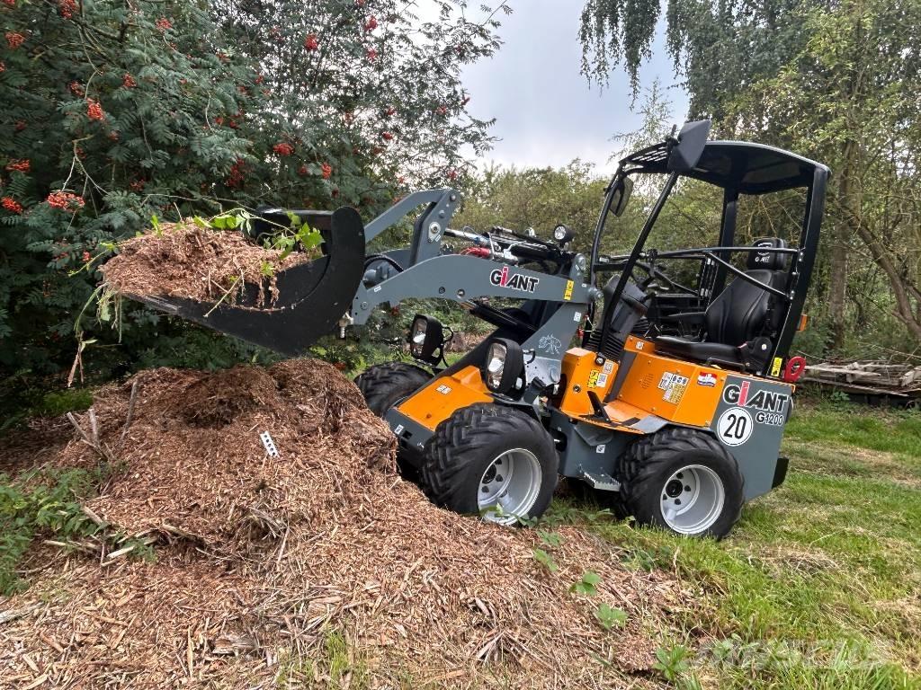 GiANT G 1200 小型装载机