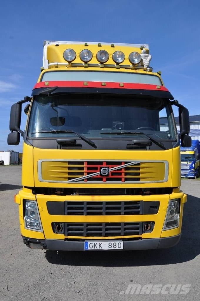 Volvo FM-340 4*2 厢式货车