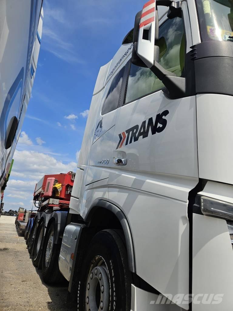 Volvo FH16 750KM 8x4 牵引车